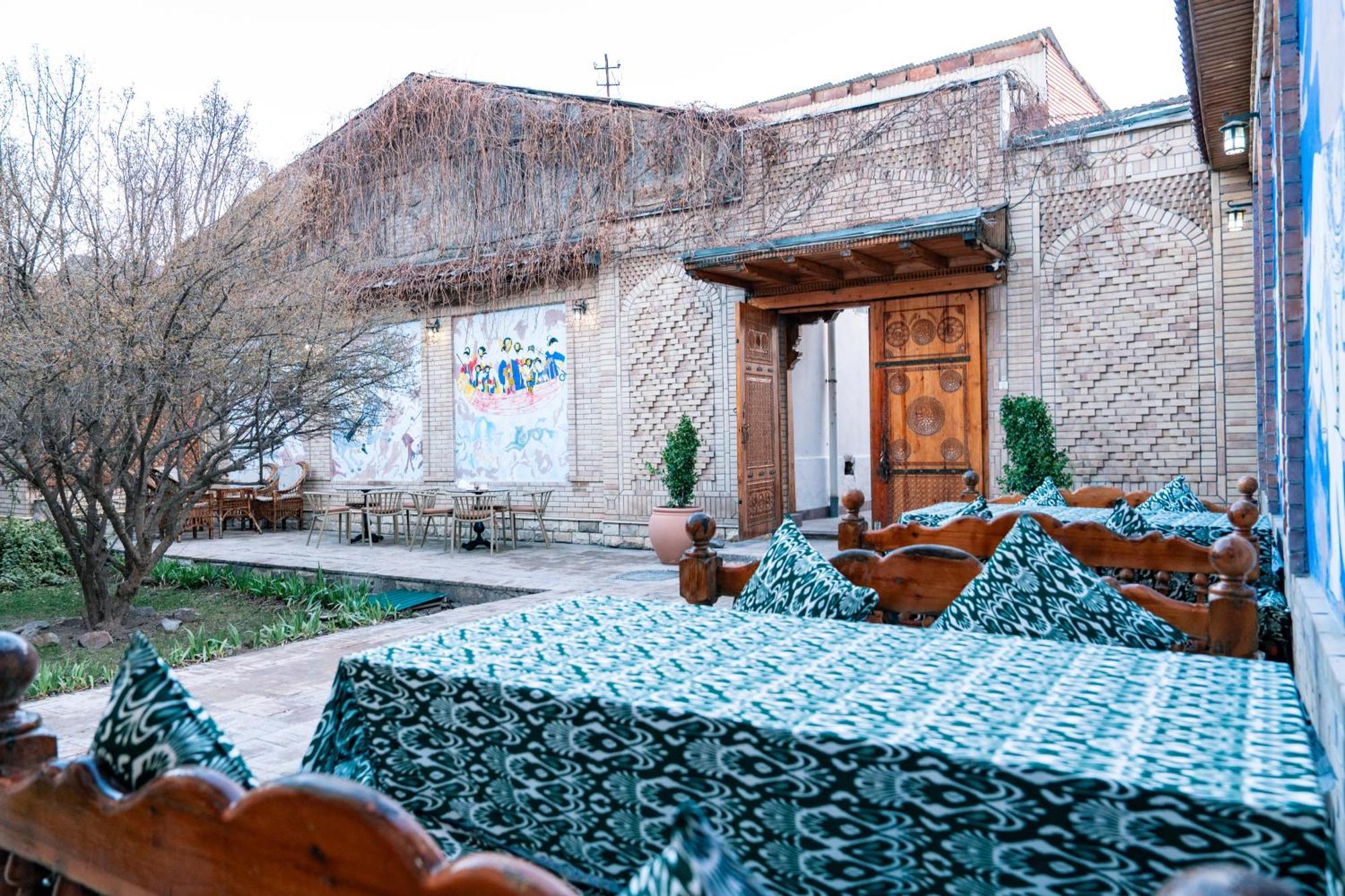 Hotel Caravan Serail Samarkand Esterno foto